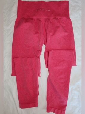 NVGTN seamless leggings 
Size small
Pink